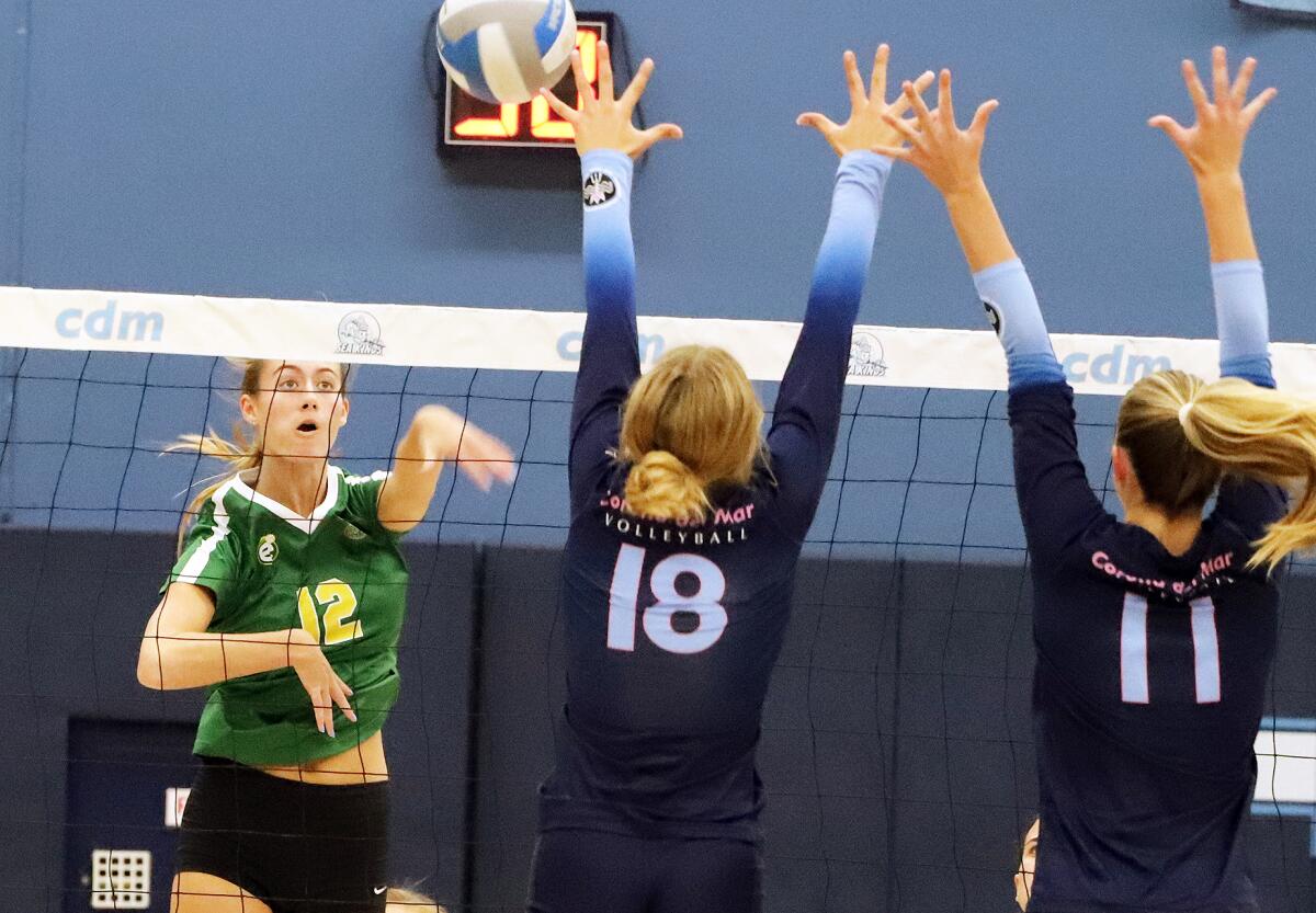 Edison's Molly McCluskey (2) scores past Corona del Mar's Sofia Dajnowiec (18) and Hailey Shaw (11) on Wednesday.