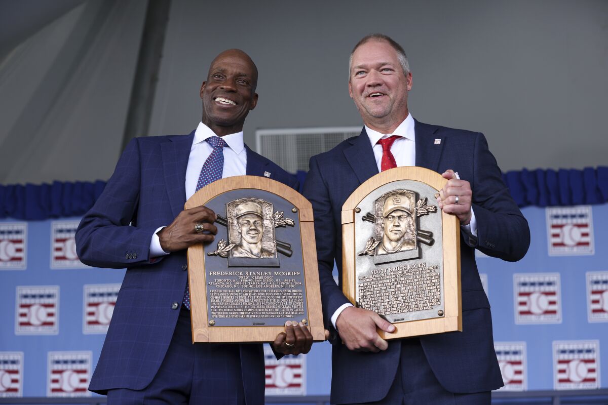 Baseball welcomes new class to Hall of Fame