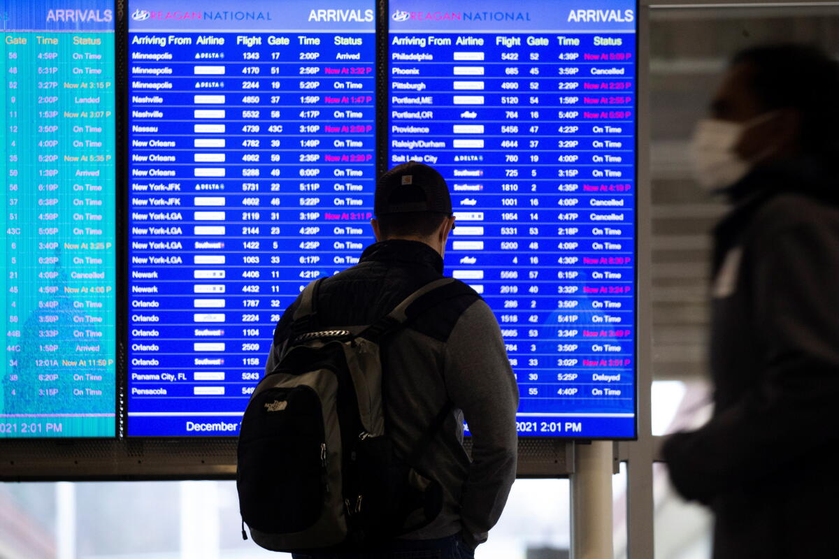 Más de mil vuelos cancelados en Estados Unidos hasta la primera hora de la tarde - Los Angeles Times