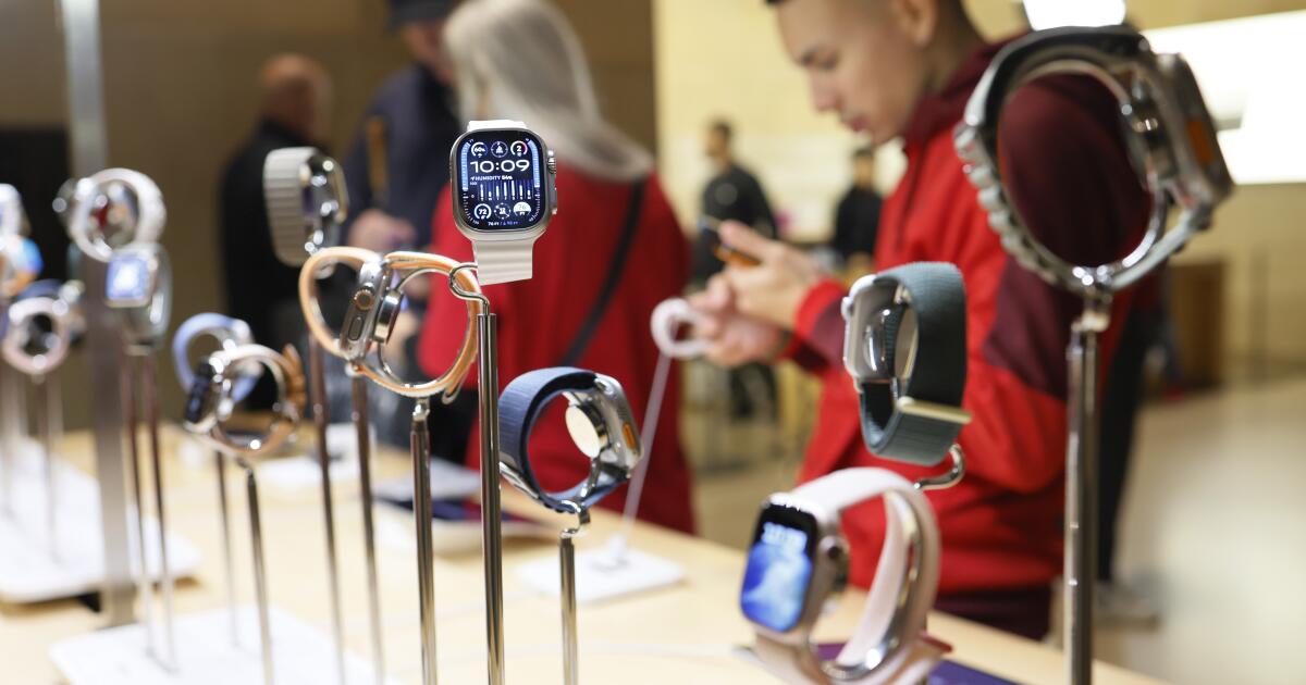 Apple is pulling two of its watches off shelves by Christmas due to patent dispute
