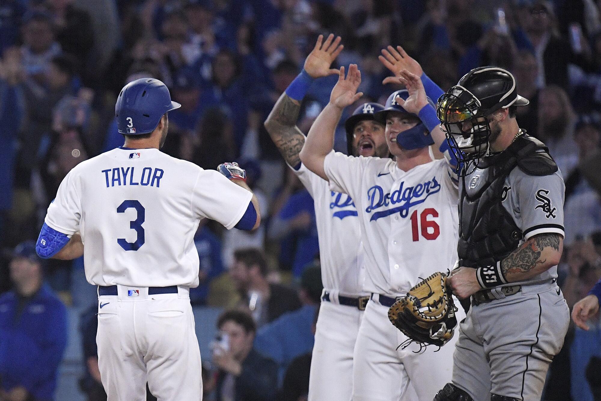 Freeman Hits Walk Off Single in 11th; Dodgers Steal 5-4 Win Over