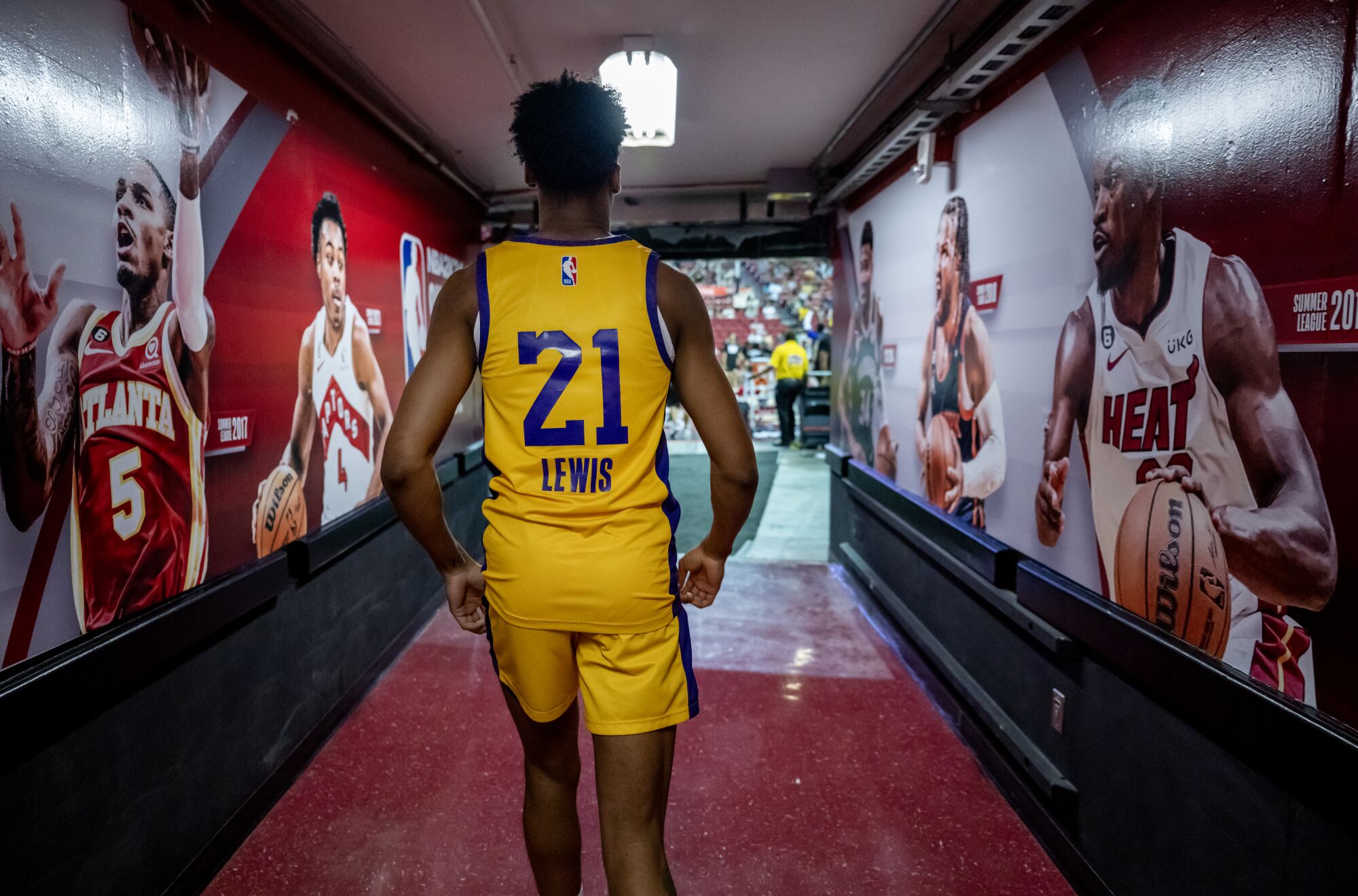 Maxwell Lewis, NBA Yaz Ligi maçında sahaya çıkıyor.