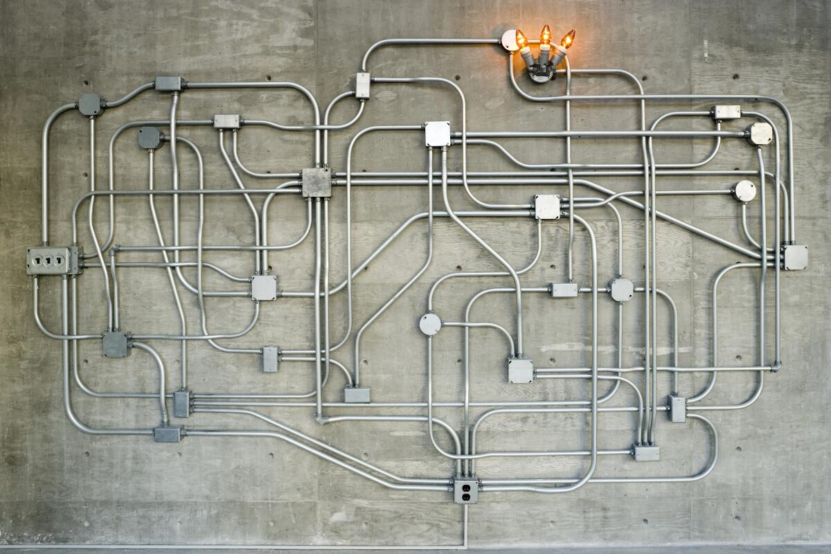 Romain de Salvo, "Labyrinthe électrique avec applique," 1998, techniques mixtes.