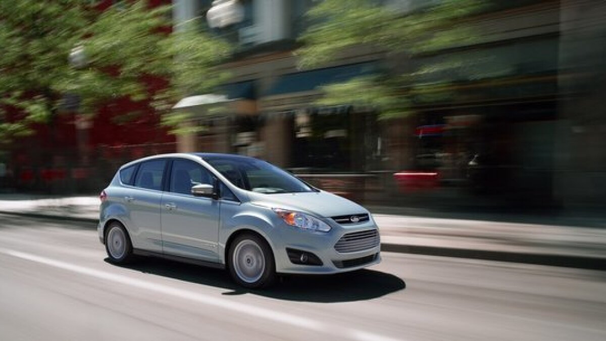 Looks Aside Ford C Max Hybrid Has Leg Up On Prius V Los Angeles Times