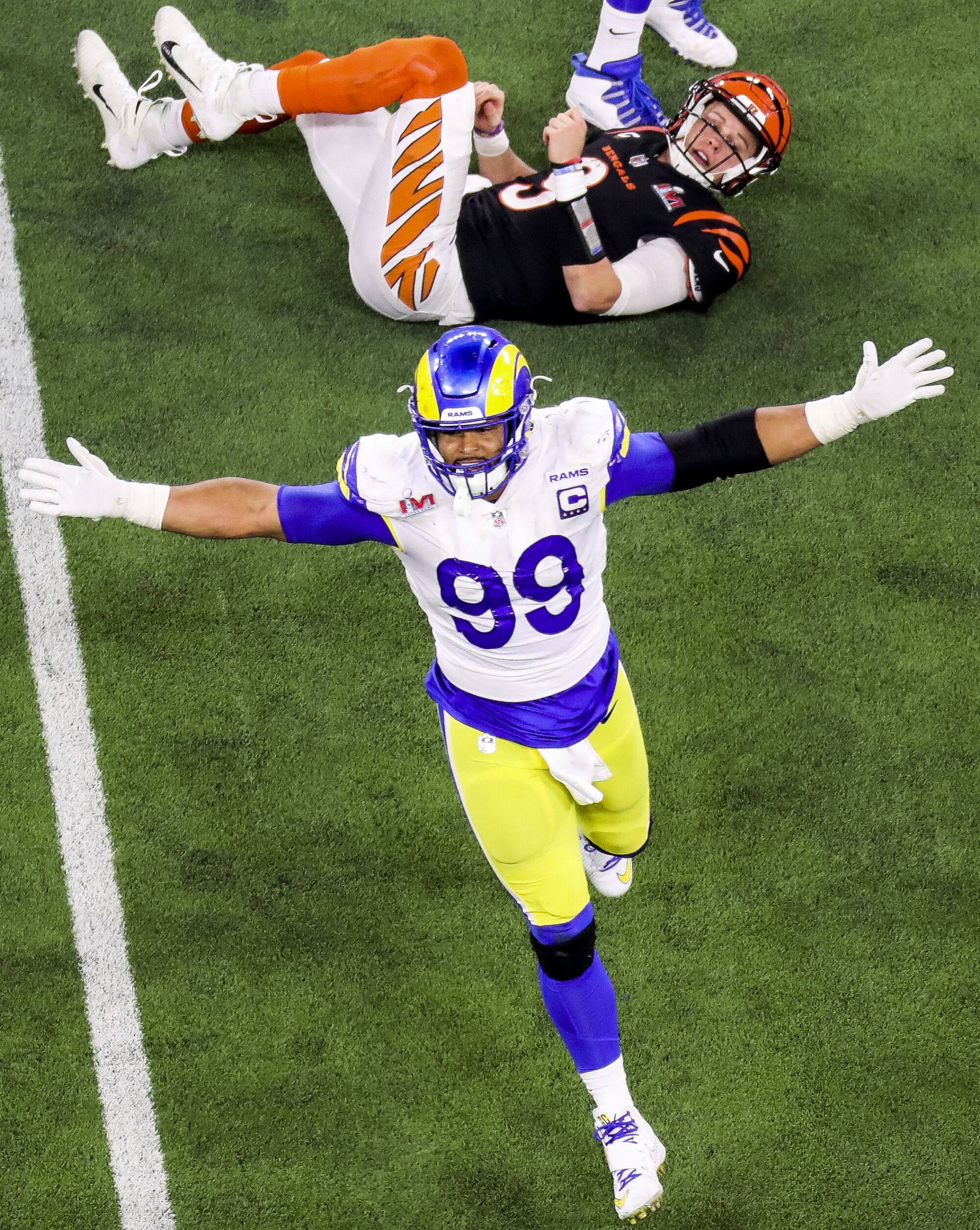 Los Angeles Rams defensive end Aaron Donald celebrated his tackle of Cincinnati Bengals quarterback Joe Burrow