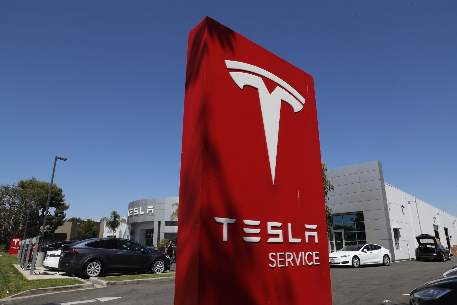 Tesla recalling cars with Full Self-Driving mode due to crash risk