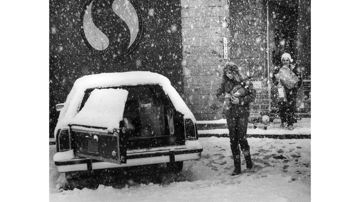Dec. 18, 1984: Supermarket shoppers in Palmdale find the task complicated by snowfall.