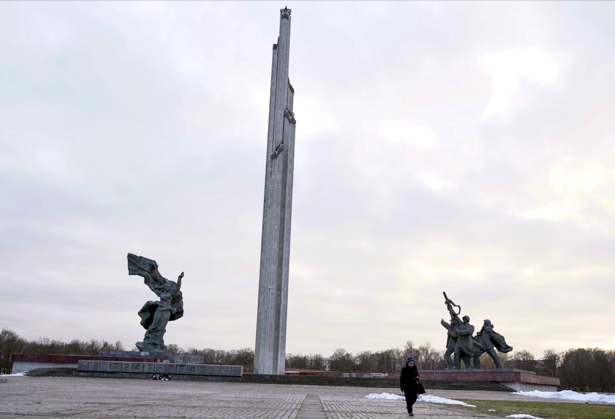 Archivo - Un monumento de la época soviética que conmemora la victoria del Ejército Rojo