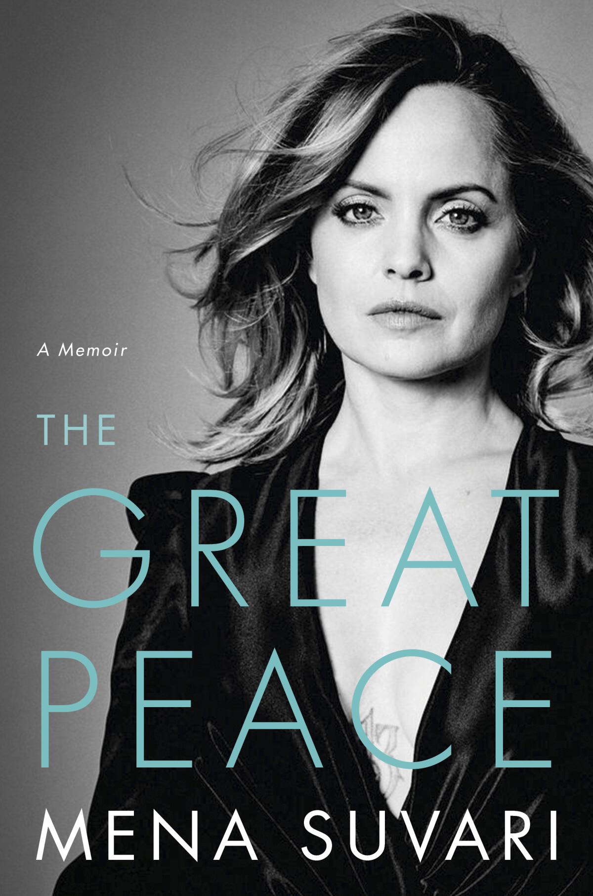 En esta imagen difundida por Hachette Books, la portada del libro de memorias "The Great Peace" de Mena Suvari.
