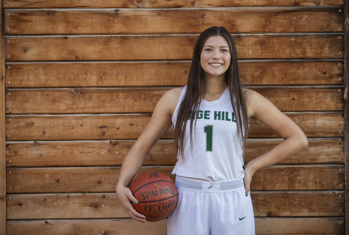 Emily Howey High School Female Athlete of the Week: Emily Elliott brings presence ...