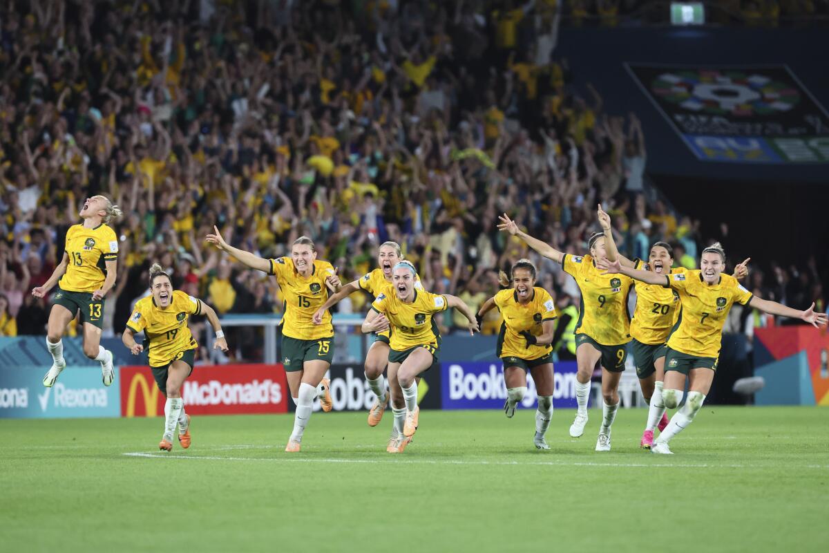 Las jugadoras australianas celebran la victoria ante Francia 