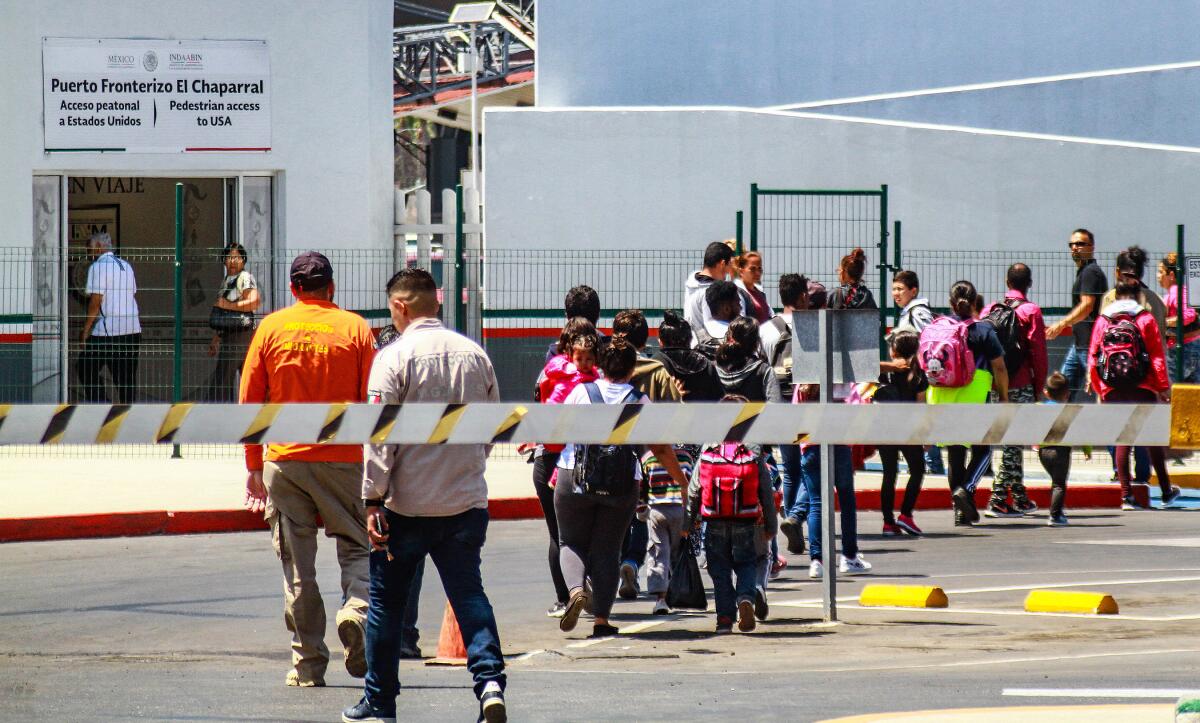 Denuncian fallas y confusión en audiencias de "Quédate en México"