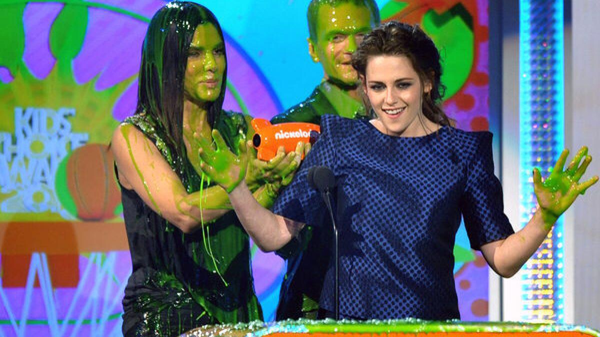 The Hunger Games Wins 2 Kids Choice Awards + Josh Get SLIMED!