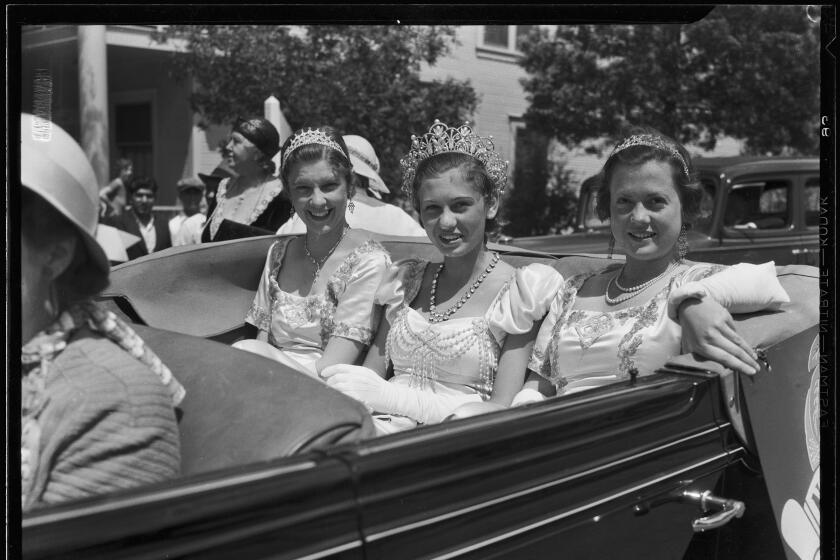 Edna Knoll, center, and two other 1933 Orange Parade pageant maids of honor are seen in a historical L.A. Times photograph.