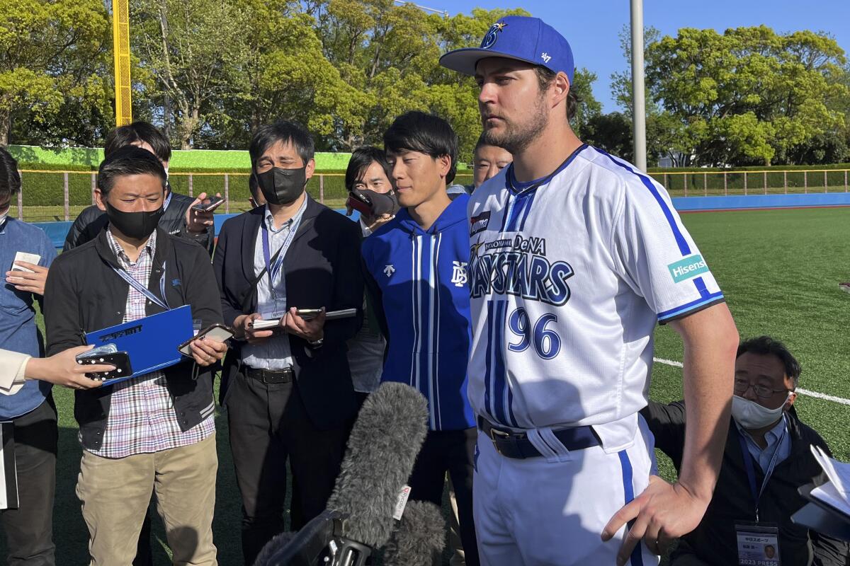 Yokohama BayStars Trevor Bauer is surrounded by the reporters.