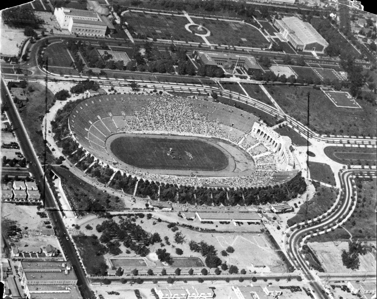 Spectators fill the Coliseum to welcome aviator Charles Lindbergh on Sept. 20, 1927.