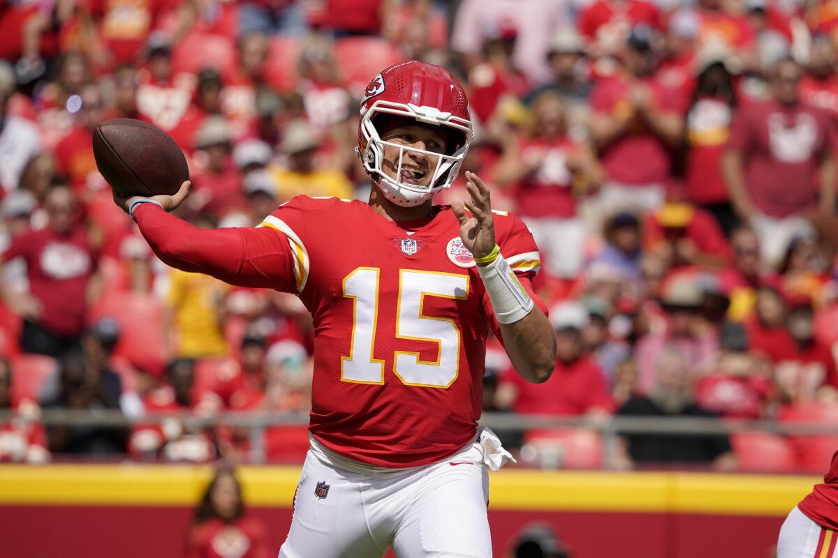 Mahomes throws 2 TD passes as Chiefs beat Commanders 24-14 - The San Diego  Union-Tribune