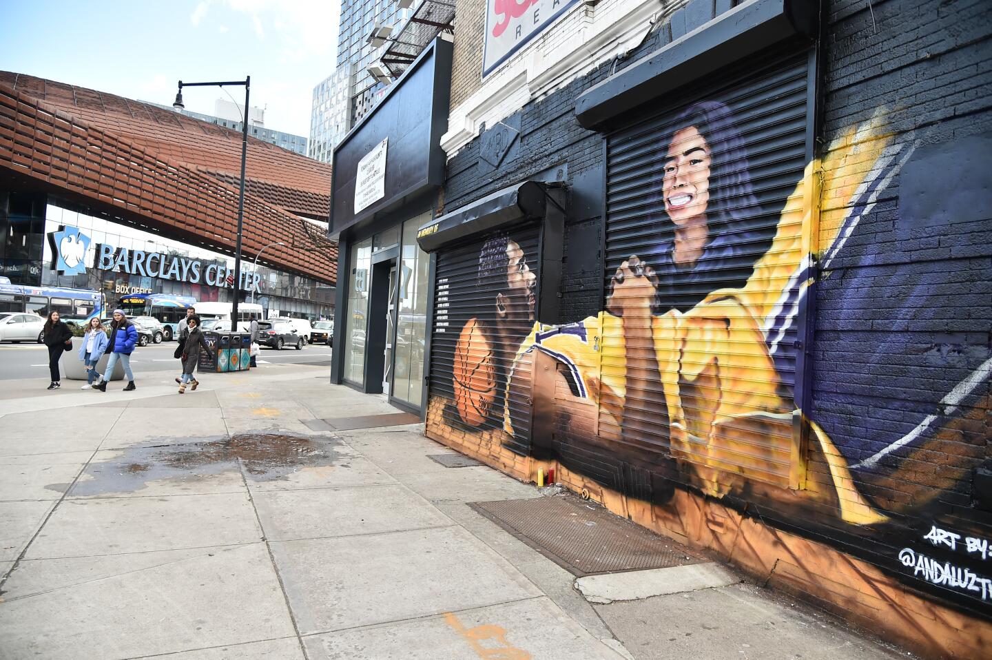 Kobe Bryant & Gianna Bryant Memorialized In Brooklyn Mural
