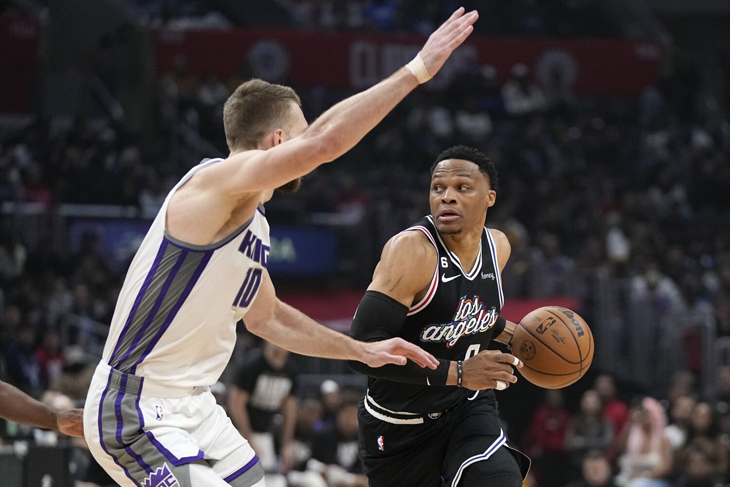 Russell Westbrook tuvo debut agridulce en derrota de los Clippers ante los Kings en doble tiempo extra 