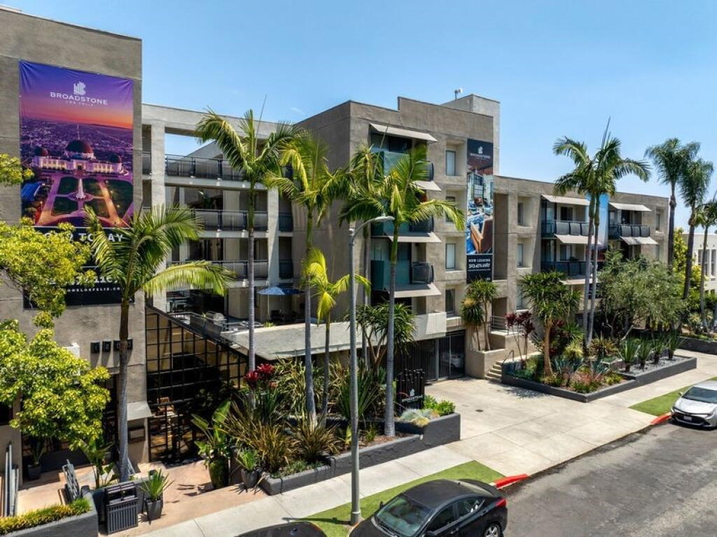 Stunning Luxury Apartment Refinancing Options image