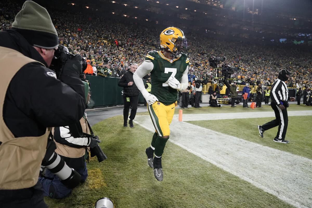 AP source: Packers LB Quay Walker fined $13,261 for shove - The