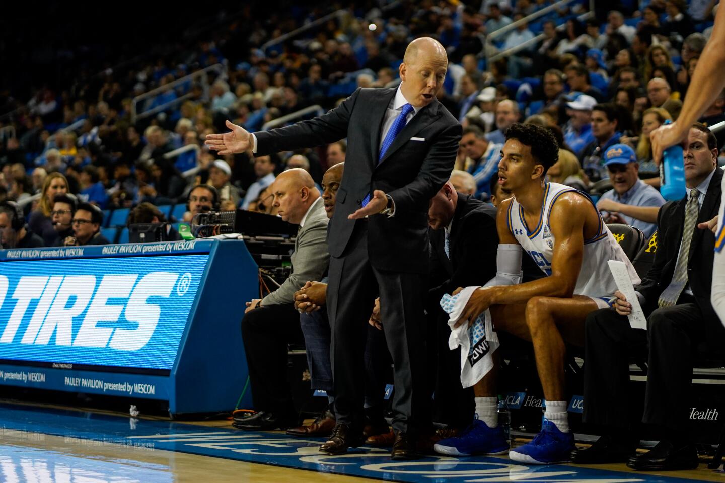 LOS ANGELES, CALIF. - NOVEMBER 06: UCLA Bruins head coach Mick Cronin talks with guard Chris Smith (5) during the second half of a NCAA basketball game between the UCLA Bruins and the Long Beach State 49ers at UCLA Pauley Pavillion on Wednesday, Nov. 6, 2019 in Los Angeles, Calif. (Kent Nishimura / Los Angeles Times)