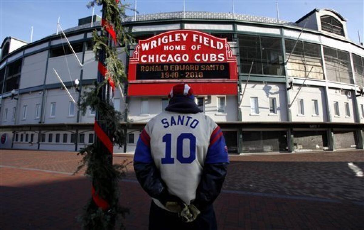 Chicago Cubs fan raises 'W' flag above Rock and Roll Hall of Fame