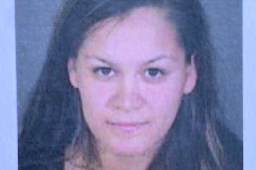 Liliana Carrillo, de 30 años de edad, identificada como la madre de los niños. Fue arrestada en el condado Tulare.