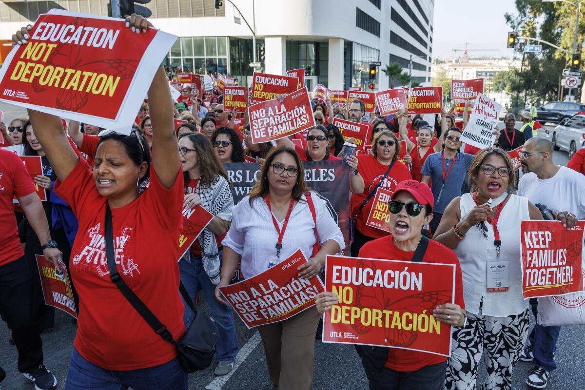 Immigration Actions California lawmakers push to protect immigrants at schools, hospitals ...
