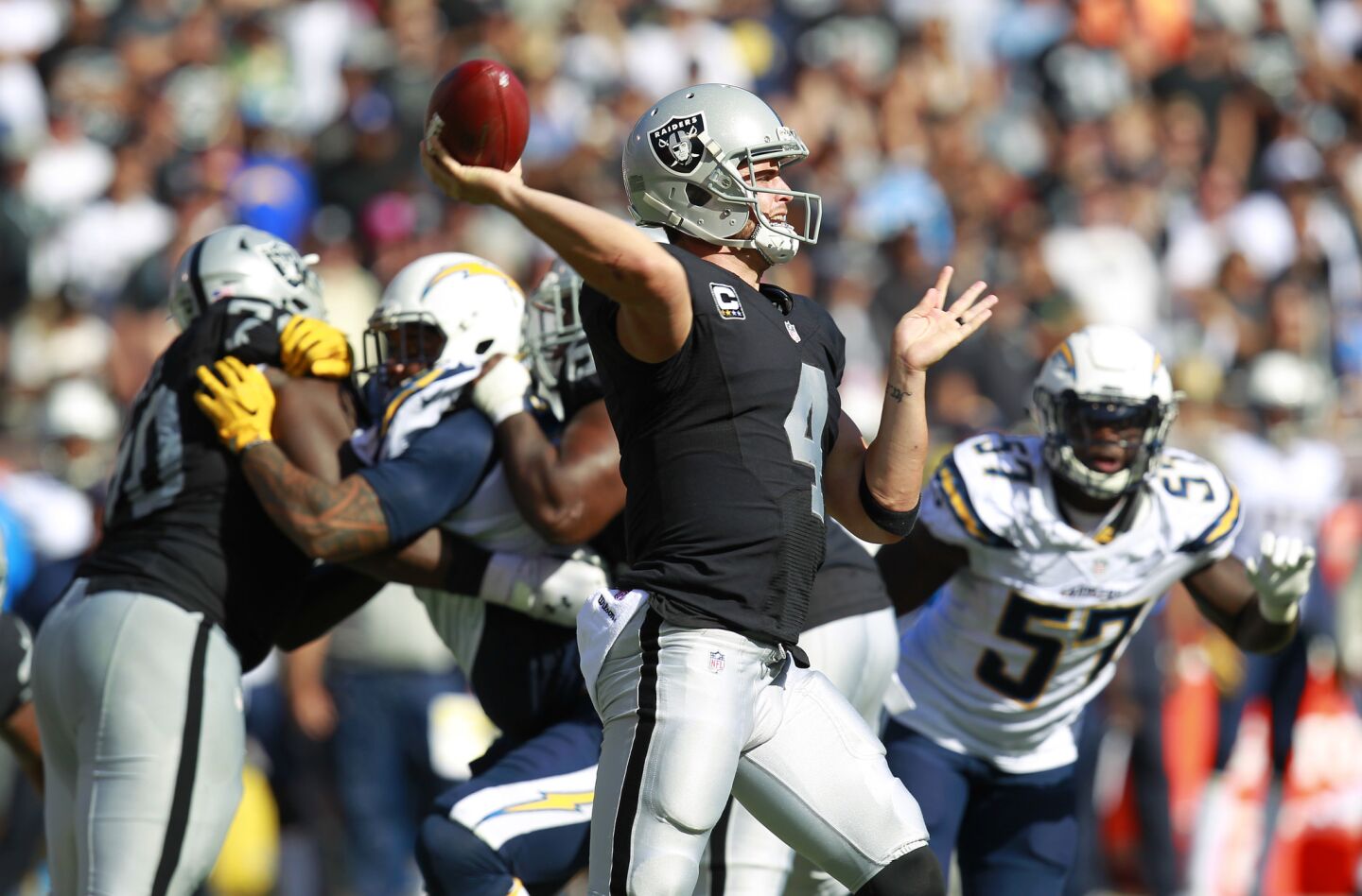 Oakland Raiders quarterback Derek Carr throws a pass agains the Chargers in Oakland on Oct. 9, 2016. (Photo by K.C. Alfred/The San Diego Union-Tribune)