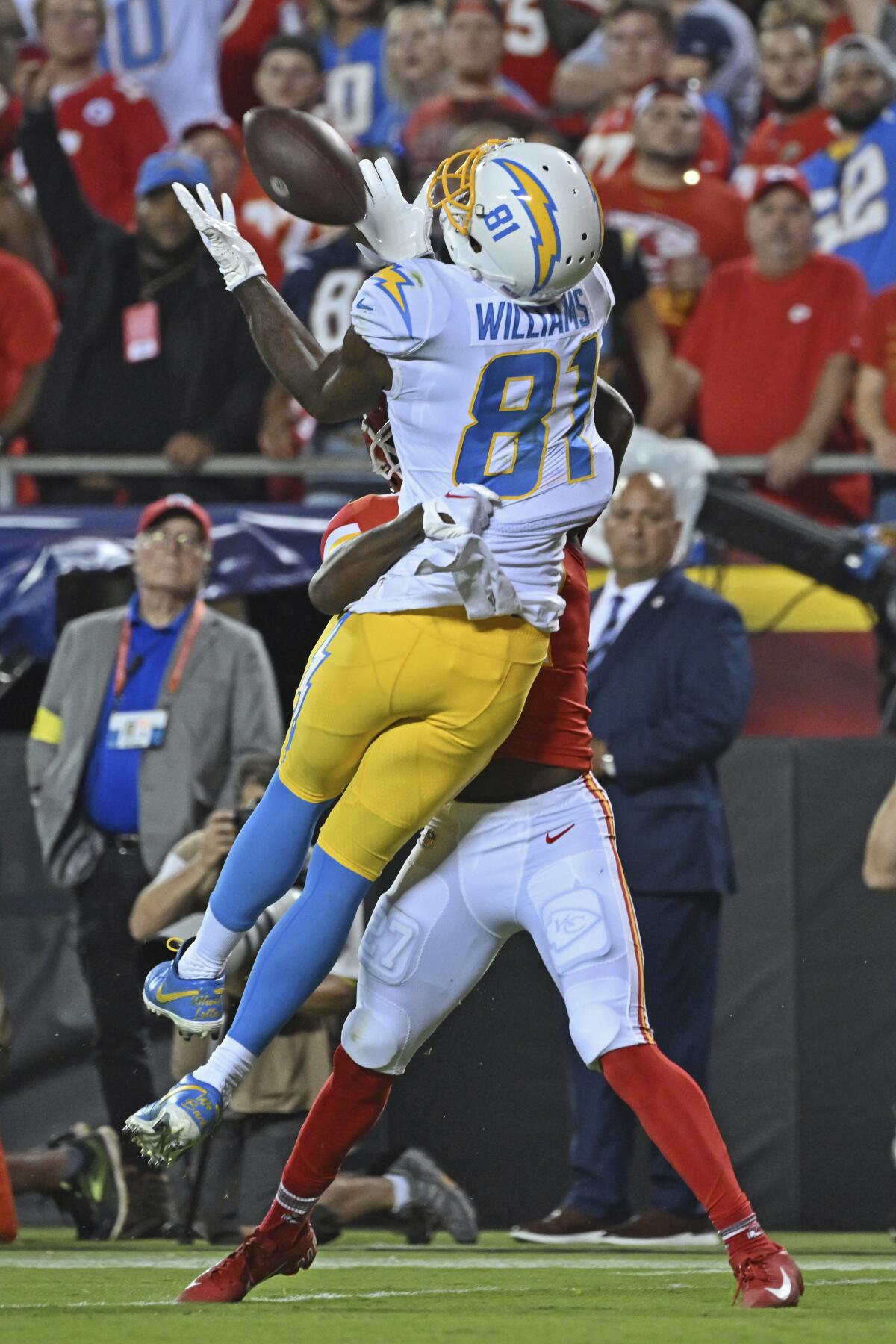  Chargers wide receiver Mike Williams (81) catches a pass against the Kansas City Chiefs.