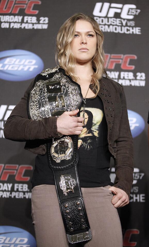 Photo Gallery: Press conference UFC157 local Ronda Rousey defends championship belt