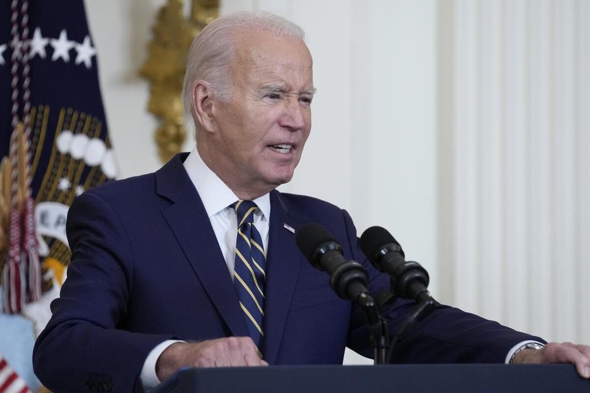 ARCHIVO - El presidente Joe Biden habla en la Casa Blanca, Washington