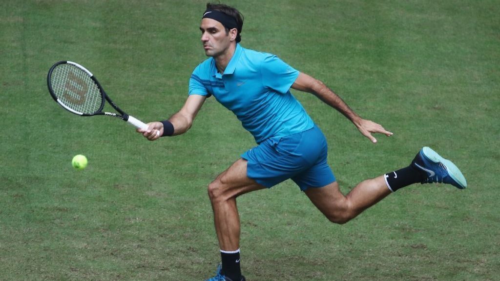 Delegeren proza Dwars zitten Roger Federer extends grass-court win streak to 17 matches, closes in on  tennis' all-time record - Los Angeles Times