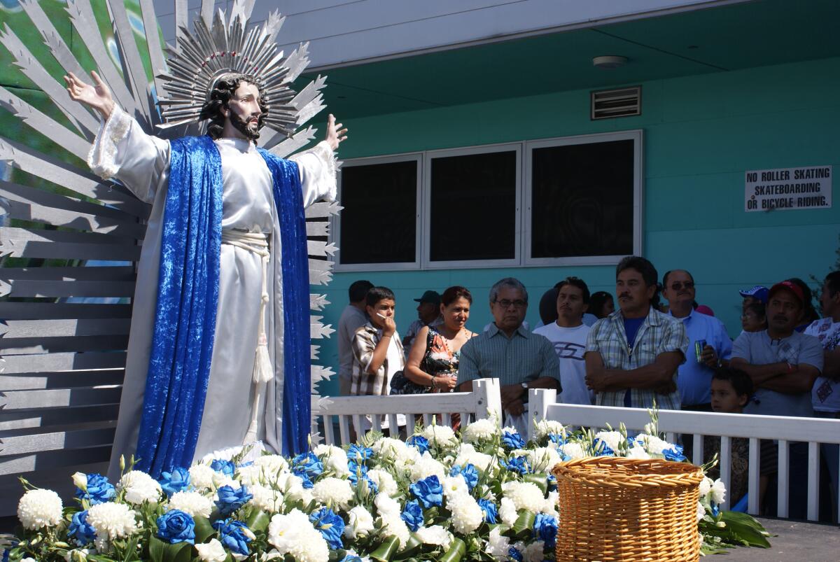 El Día del Salvadoreño sirvió para rescatar las tradiciones, en particular la celebración al Divino Salvador del Mundo.