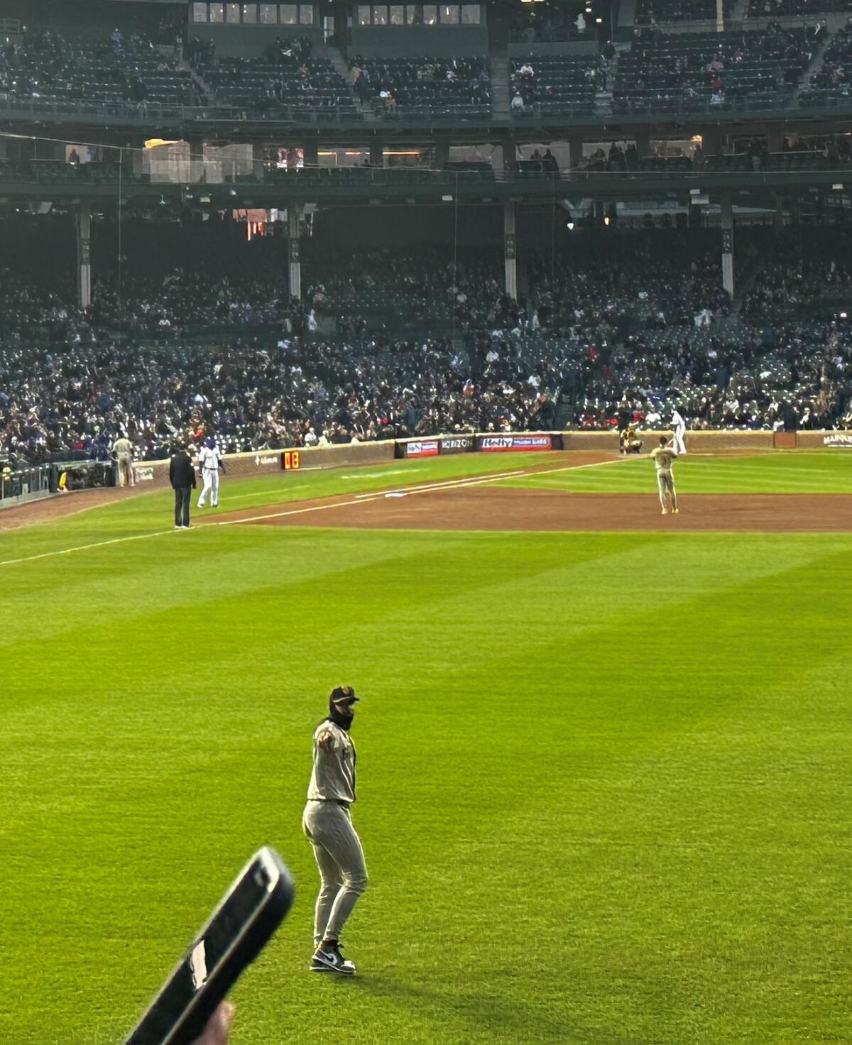 Fernando Tatis Jr. dances away Wrigley Field fans' 'steroids' chants