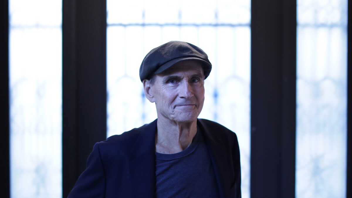 Why James Taylor Doesn T Dish On Carly Simon In His New Audio Memoir Los Angeles Times