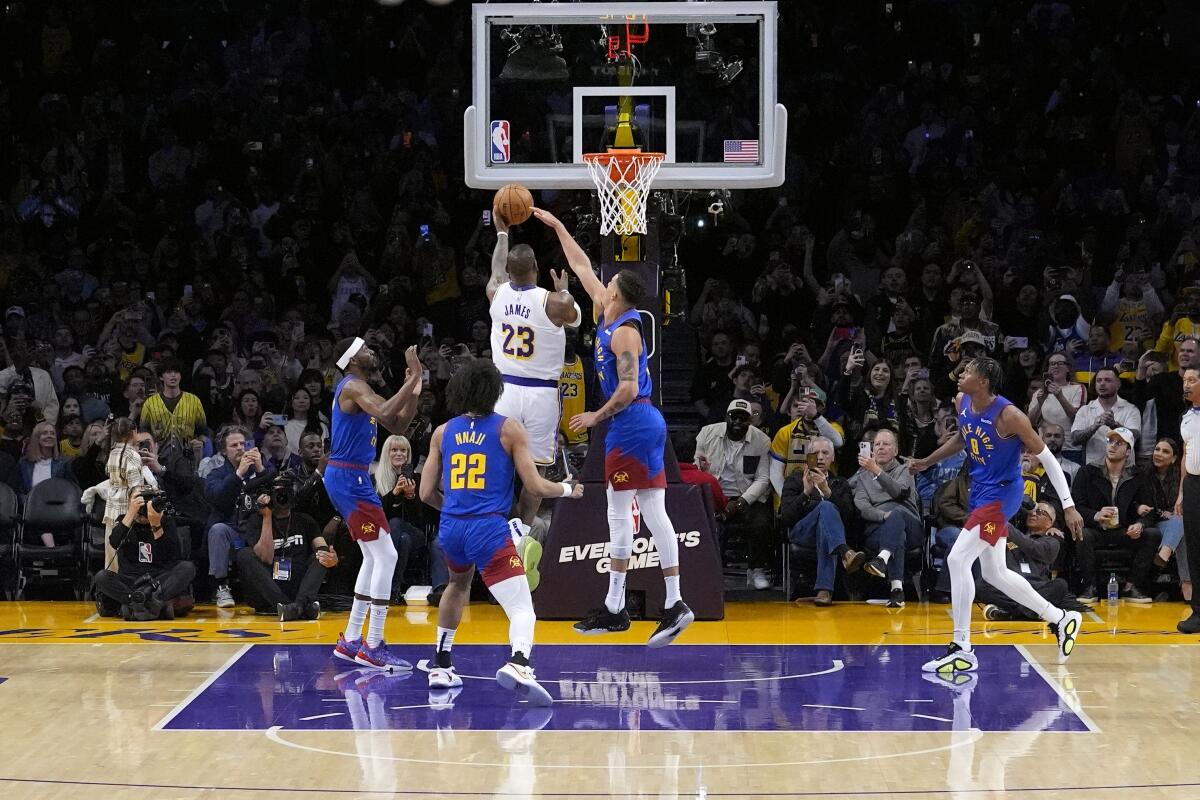 LeBron reaches 40,000 points, but Jokic, Nuggets use finishing kick to beat  Lakers 124-114 - The San Diego Union-Tribune