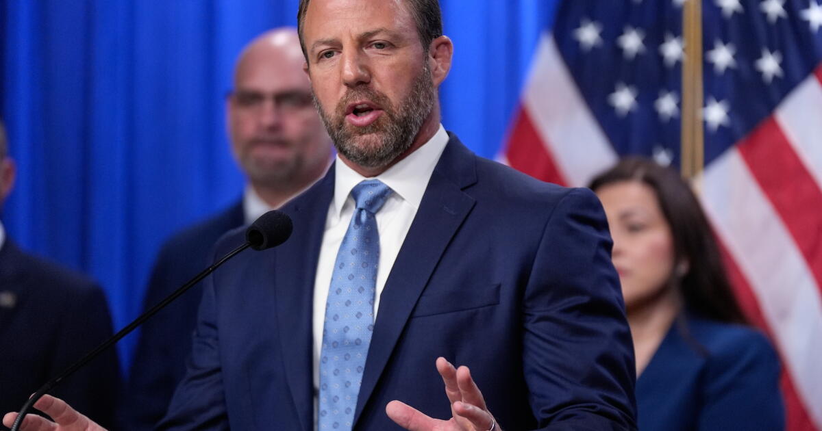 Trump administration cracks down on ‘super-sponsors’ of immigrants Trump administration cracks down on ‘super-sponsors’ of immigrants