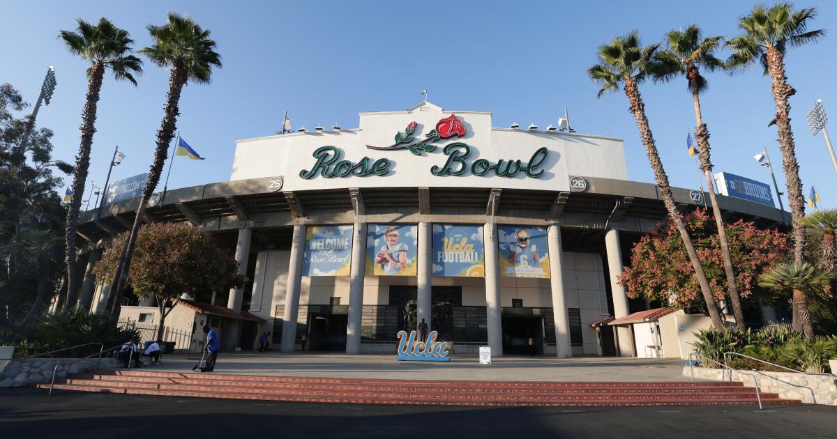 Commentary: Shame on UCLA for trying to ditch the iconic Rose Bowl for cash grab at SoFi Stadium