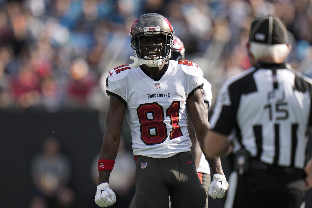 Inside the Team Huddle Before Sunday Night Football with C.J. Mosley