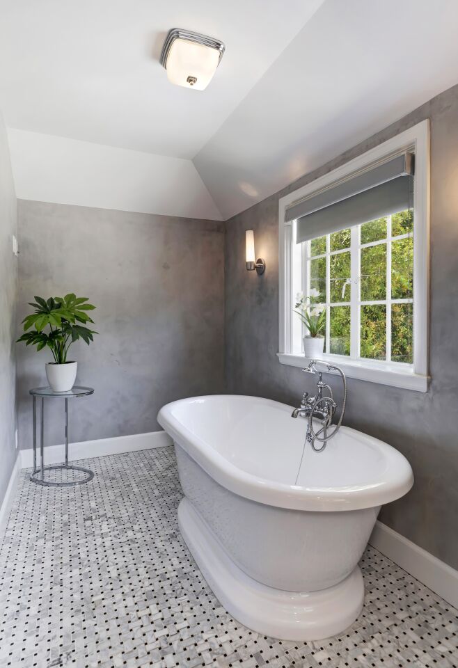 There's also a soaking tub.