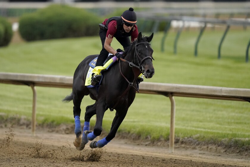 Medina Spirit se entrena en Churchill Downs el 28 de abril.