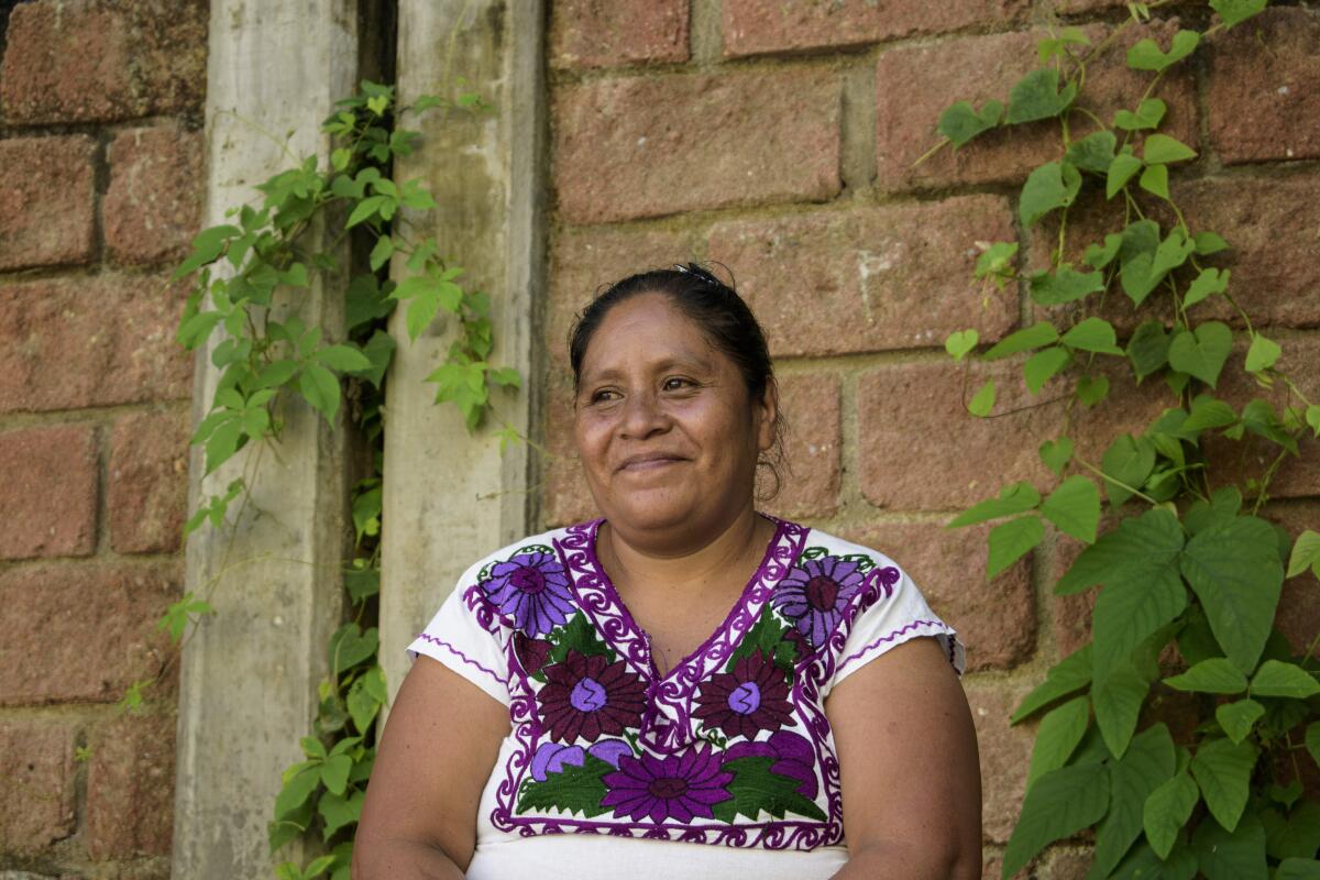 Inés Fernández Ortega, activista indígena me'phaa, posa para una foto en la "Casa de los Saberes", 