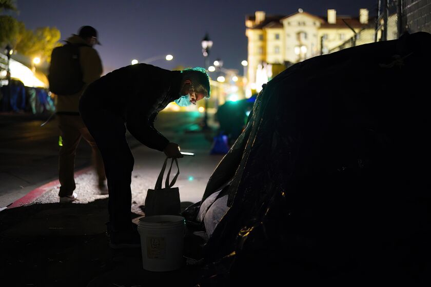 San Diego, CA - January 26: Working in the East Village, Scott Manning was among the volunteers working on Thursday, Jan. 26, 2023 before sunrise in San Diego, CA., for the annual point-in-time count taking place in San Diego County. (Nelvin C. Cepeda / The San Diego Union-Tribune)