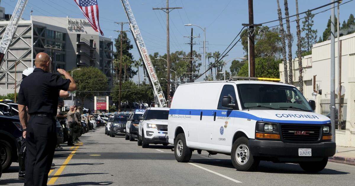 加州摩托车警官、拉斯维加斯大规模枪击幸存者，在洛杉矶地区高速公路事故中丧生