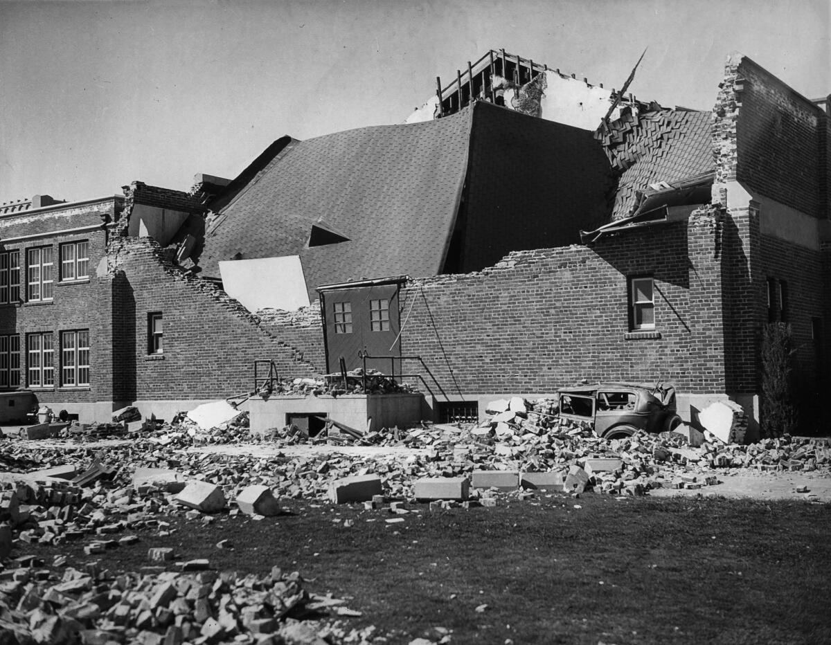 Unknown school damaged by the 1933 Long Beach earthquake.