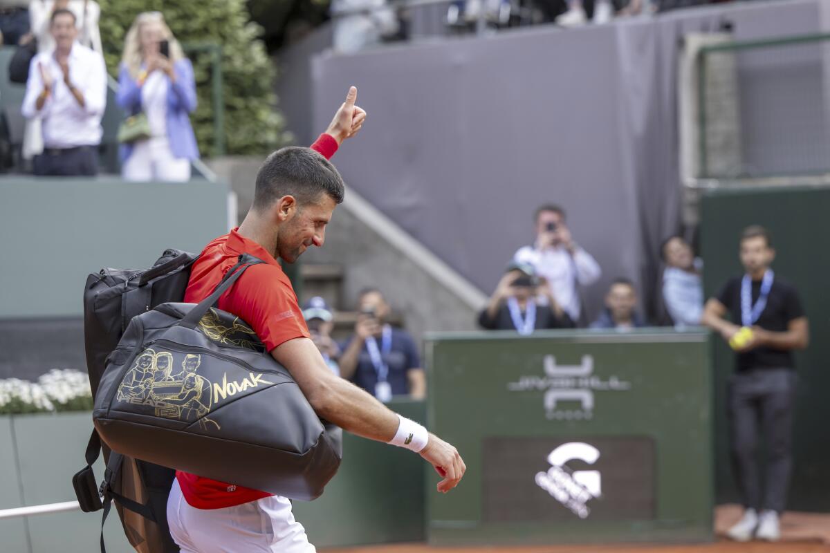 El serbio Novak Djokovic aband 