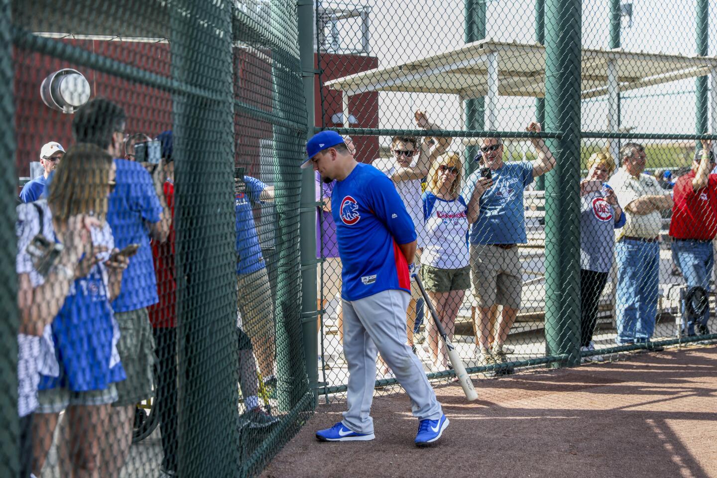 ct-cubs-arrive-at-spring-training-photos-045