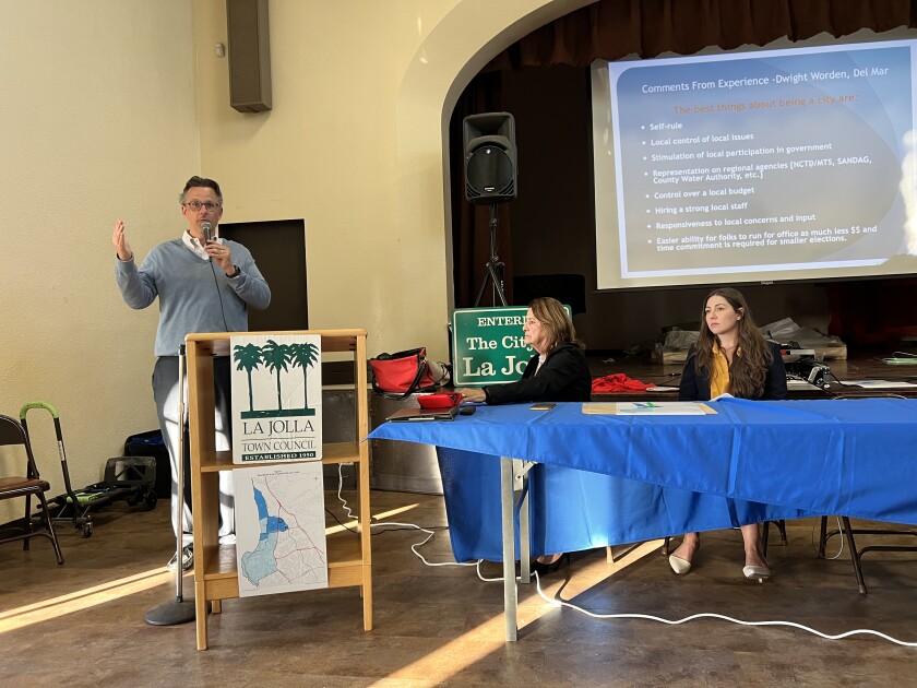 San Diego Local Agency Formation Commission Executive Officer Keene Simonds encouraged La Jollans to look into independence.